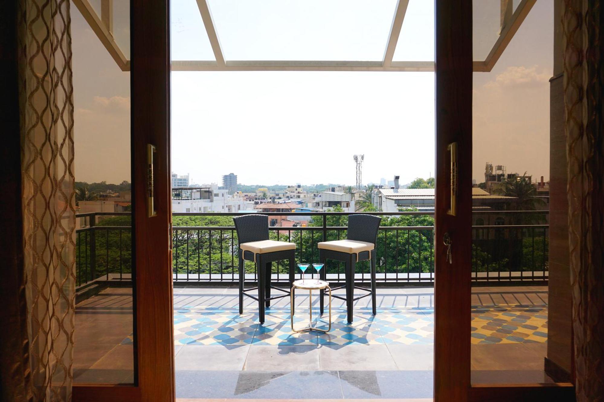 The Pentouz On 100 Feet Road Indiranagar - An Urban Luxury Retreat Apartment Bangalore Luaran gambar